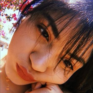 Meet your Posher, Ezzy